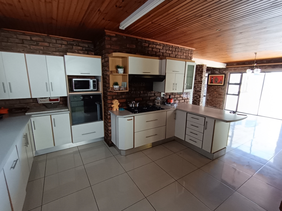 7 Bedroom Property for Sale in Gonubie Eastern Cape